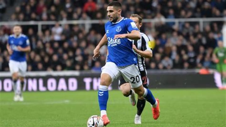 Fans puzzled as Neal Maupay is spotted wearing different socks to rest of Everton team-mates against Newcastle