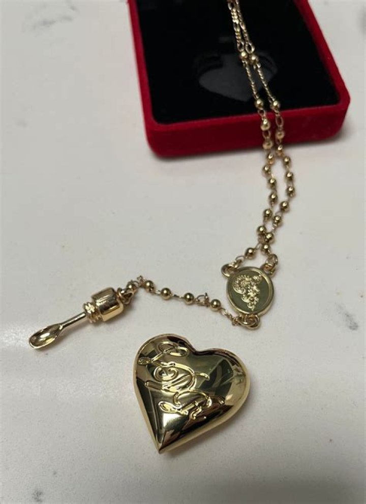 Fashion label Vetements slammed for selling £250 ‘cocaine stash necklace’... just like the one Sarah Michelle Gellar wore in Cruel Intentions