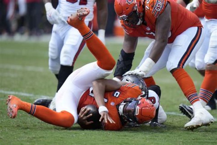 Fields says he’s being given too much info by Bears coaches, needs to trust instincts