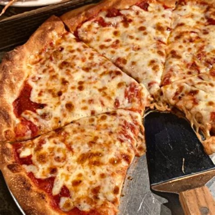 Foodie Friday: Van’s Pizza Pub & Grill