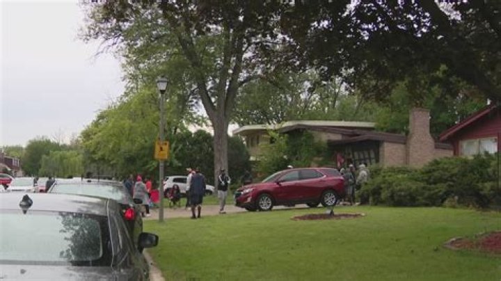 Former NFL player missing, mother found dead in Illinois creek