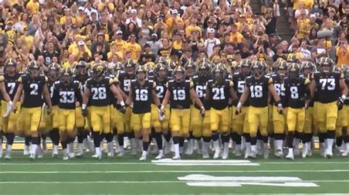 Fox 18 Sports Sunday: Hawkeyes Insider David Eickholt