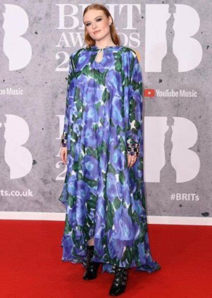 Freya Ridings Height, Weight, Body Measurements, Partner, Age, Wiki, Ethnicity, Net Worth