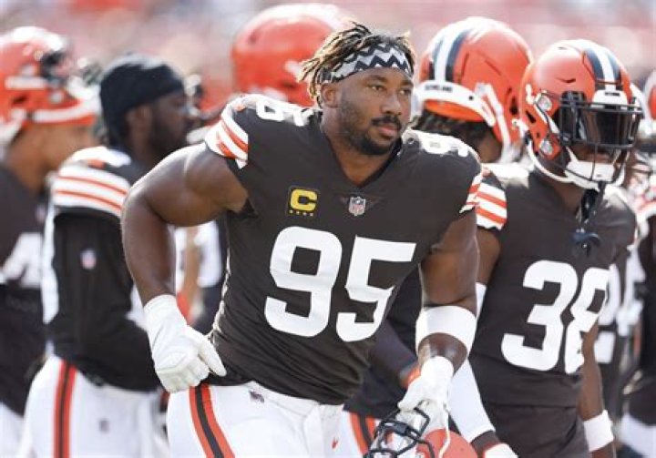 Garrett back with Browns, cited for speeding following crash