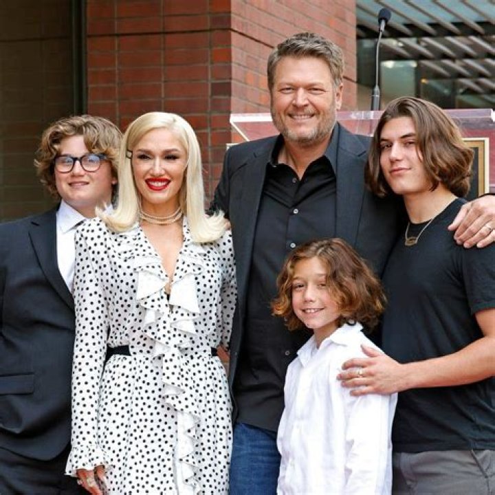 Gwen Stefani Parents, Wiki, Father Name, Mother Name, Husband, Children, Age, Net Worth