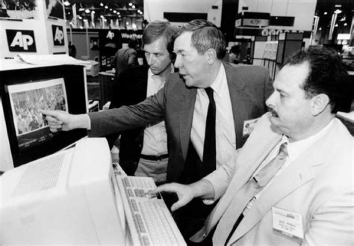 Hal Buell, who led AP’s photo operations from darkroom era into the digital age, dies at 92