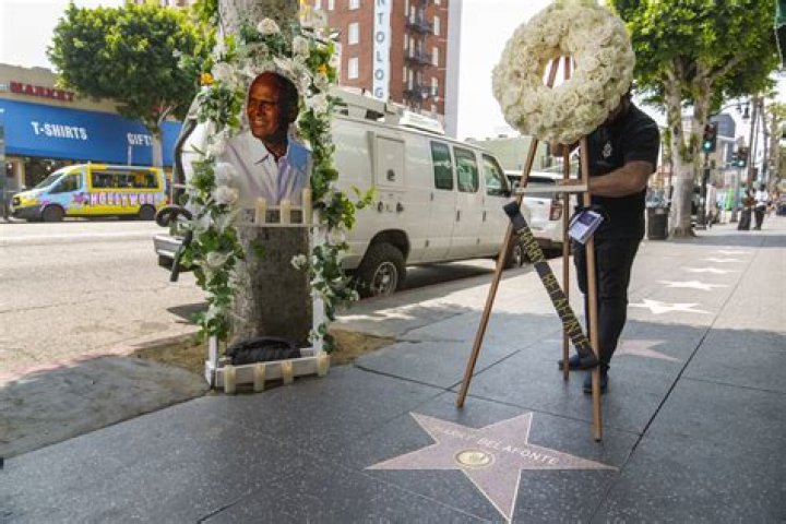 Harry Belafonte mourned by entertainment world, Biden, Obama
