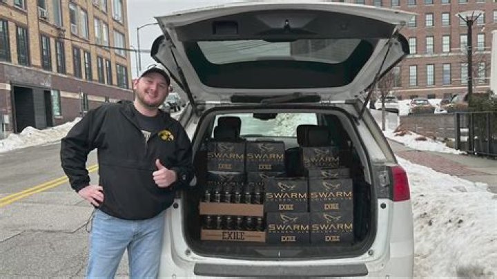 Hawkeye fan makes good on pledge to buy out Swarm beer after Proctor signs