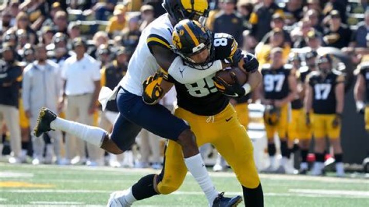 Hawkeyes’ Abdul Hodge among coaches to switch sides
