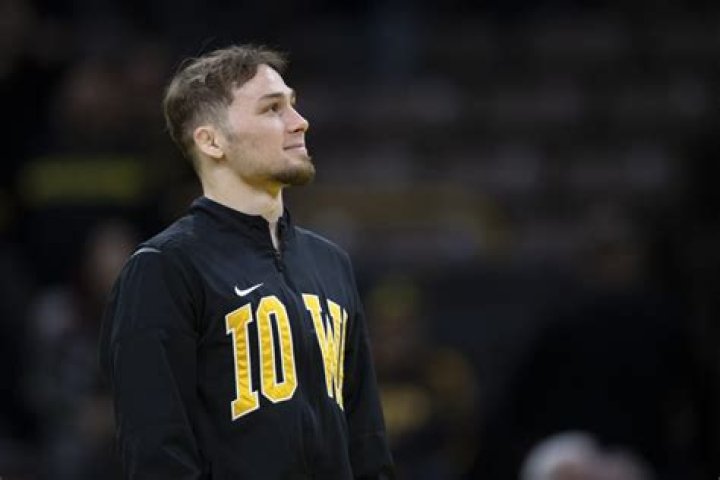 Hawkeyes’ Spencer Lee shares Dan Hodge Trophy