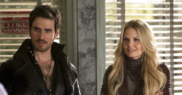 Hook & Emma Finally Kissed On 'Once Upon A Time's Season 3 Finale