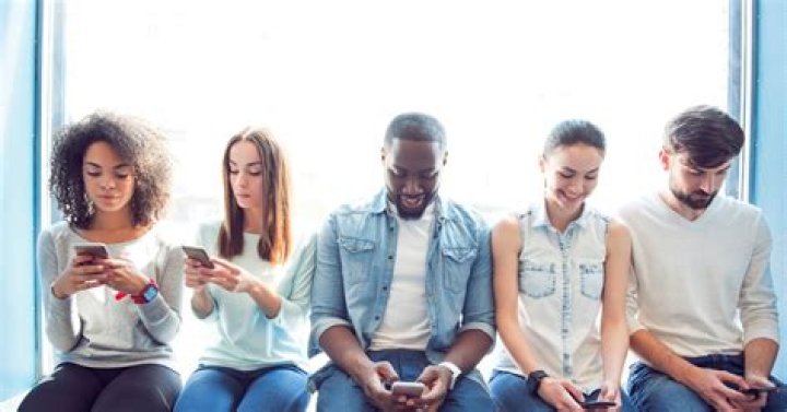 How Does Tinder Social Work? How To Use The Dating App For Group Outings