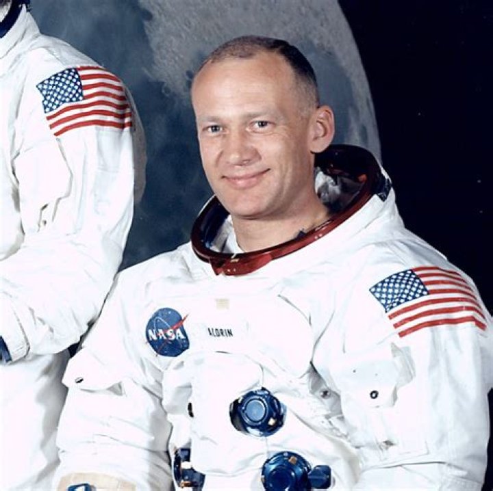 How Neil Armstrong and Buzz Aldrin Landed the Apollo 11 Mission