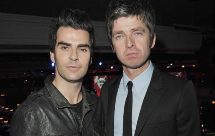How old is Kelly Jones, who is the Stereophonics frontman's wife Jakki Healy and how tall is he?
