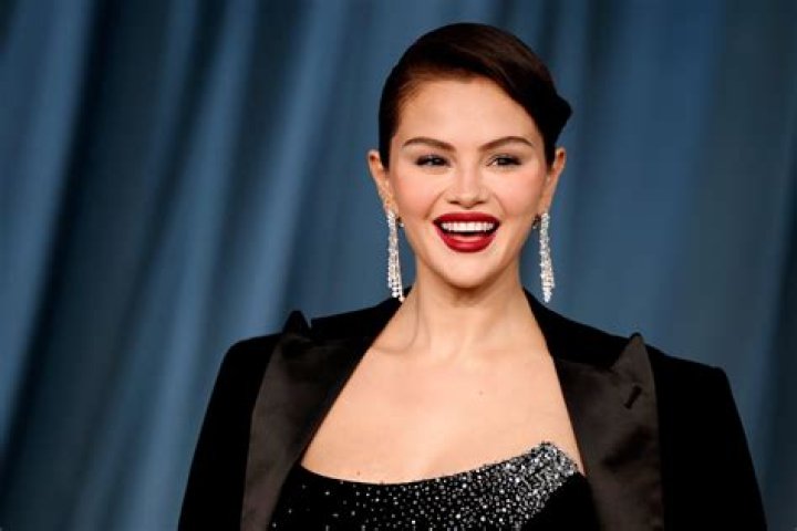 How Tall Is Selena Gomez? Discovering The Height Of The Pop Icon