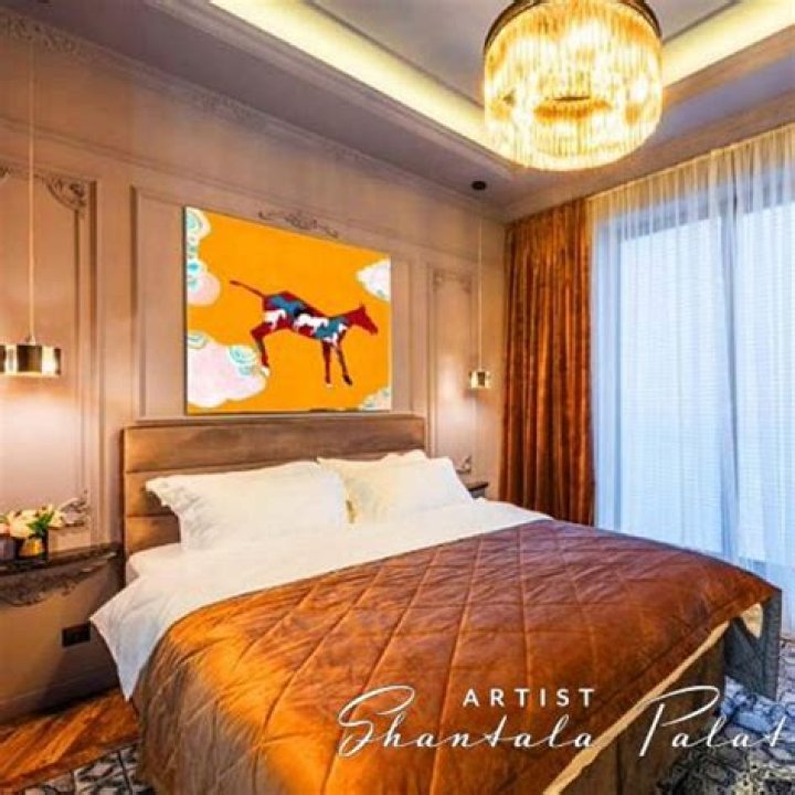 How to choose artwork for your bedroom
