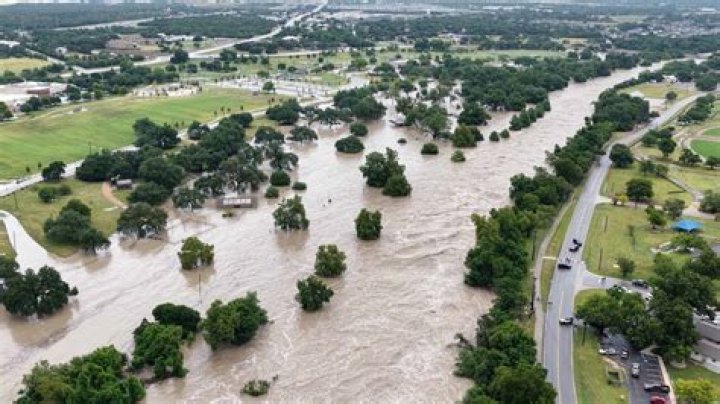 Hy-Vee partners with Red Cross on flood relief