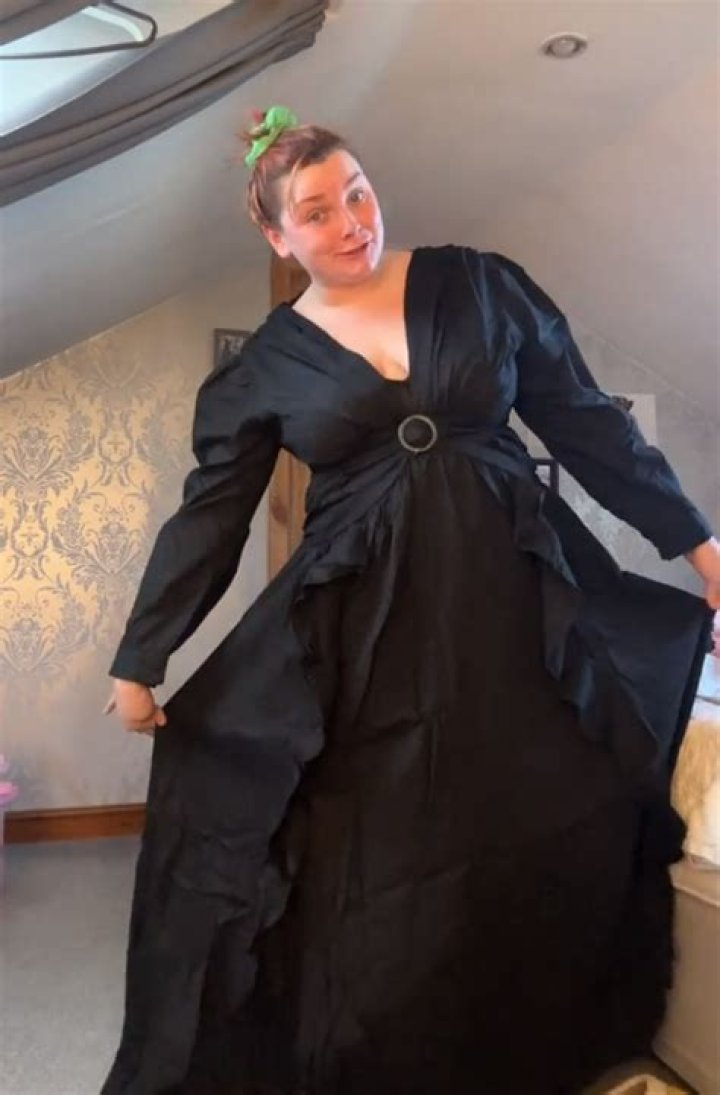 I’m a size 18 and look like a nun in epic dress fail, but thank God for M&S Spanx dupe