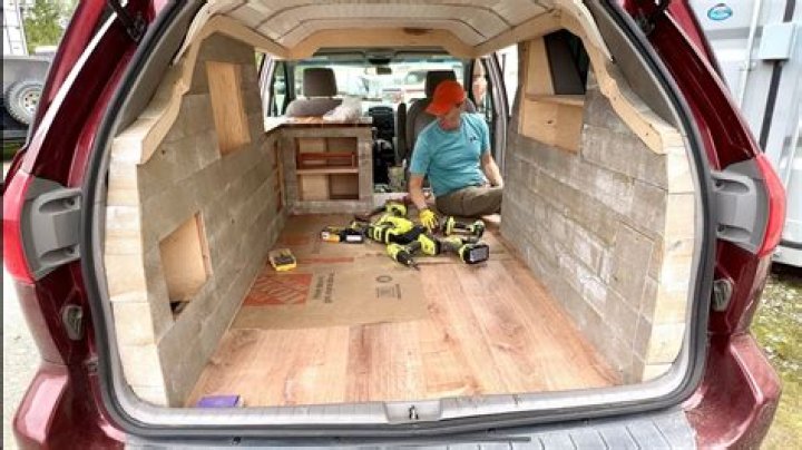 I turned my Ford Fiesta into a campervan using sheets of cardboard & chunks of old wood - blankets REALLY made it cosy