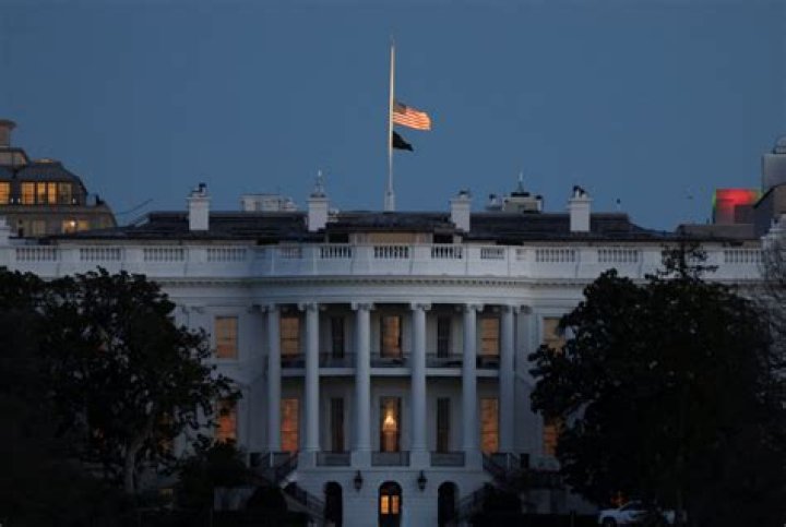 IL flags at half staff to honor late senator