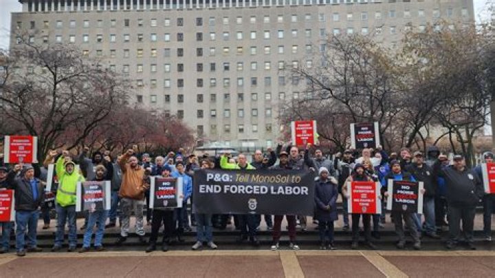 Illinois Department of Transportation union members authorize strike