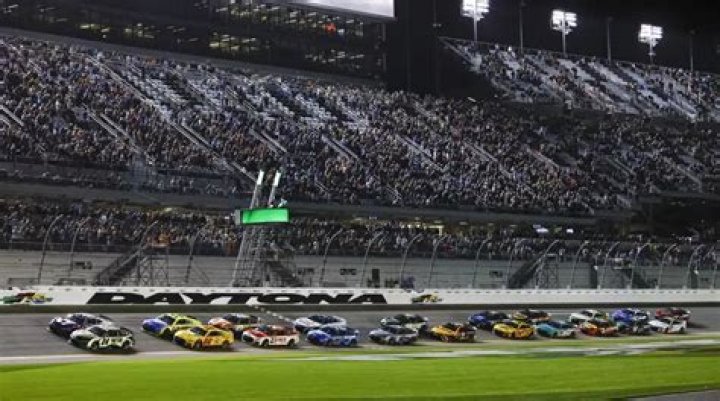 IndyCar’s Daly makes Daytona 500 for Floyd Mayweather
