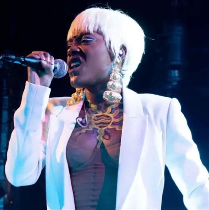 Iniko (Singer) Wiki, Biography, Age, Boyfriend ,Family, Facts and More