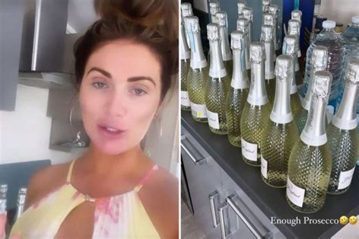 Inside Amy Childs’ prosecco-fuelled caravan park holiday with her two kids Polly and Ritchie