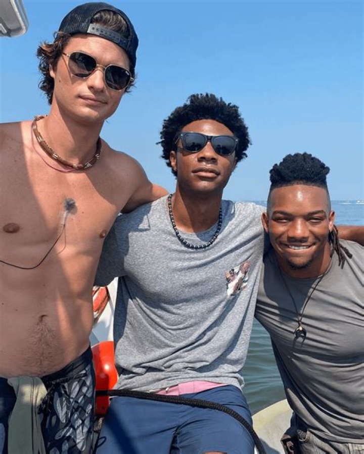 Is Bijan Robinson Gay? Rumored to Be Dating a Jeweler!