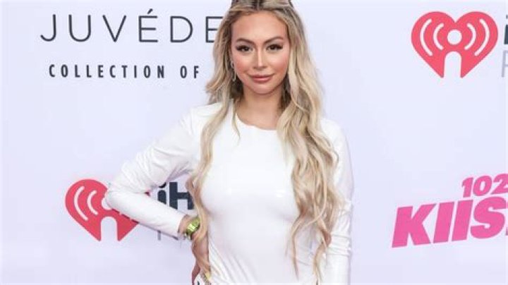 It’s over for Corinne Olympios and boyfriend Vincent Fratantoni after nearly 2 years of dating