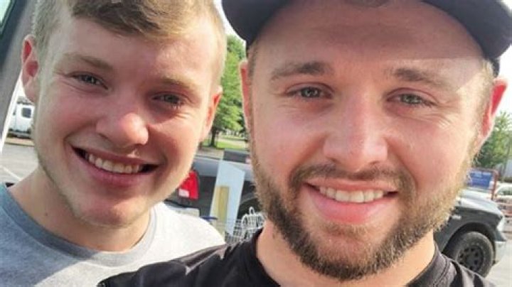 Jason Duggar proves the dress code rules don’t apply to the Duggar sons