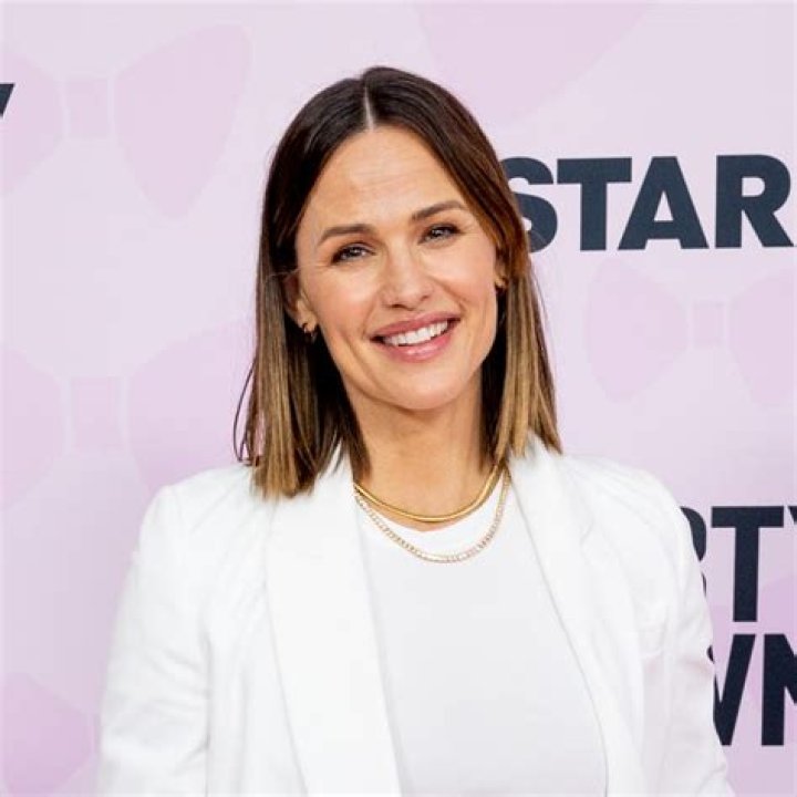 Jennifer Garner’s Favorite Sneakers Are on Sale for Amazon Prime Day