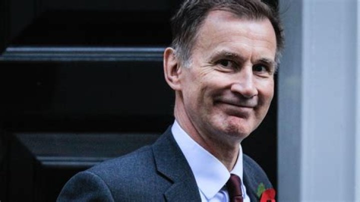 Jeremy Hunt under pressure to axe ‘taxi tax’ that risks fares rising by huge amount