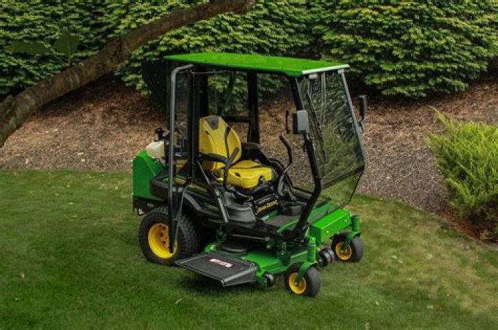 John Deere's New Zero-Turn Electric Mower is Ready to Ride