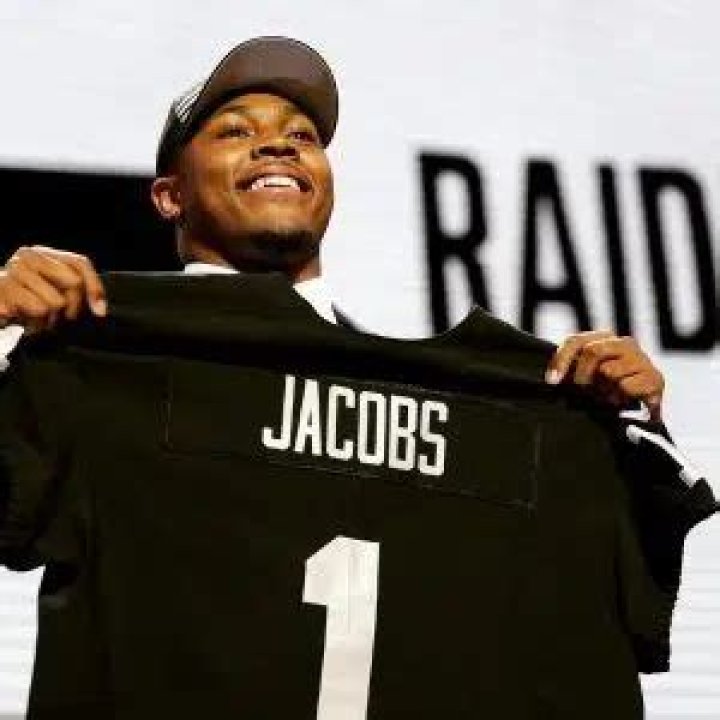 Josh Jacobs: Wiki, Bio, Age, Height, Weight, Parents, Girlfriend, Net Worth