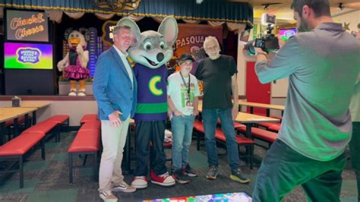 Judge: $1 million bond will remain for Chuck E. Cheese slaying suspect