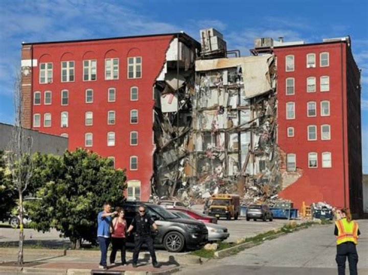 Judge halts demolition at downtown Davenport apartment building