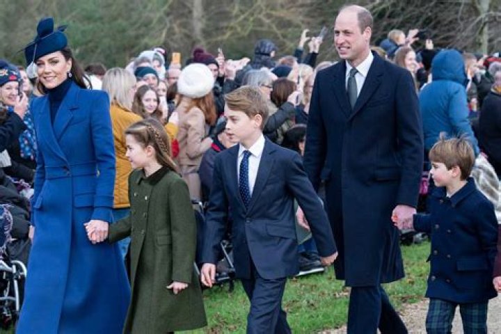 Kate Middleton and Prince William erect a huge £15k hedge at Kensington Palace to stop tourists peeking in and ‘seeing them fly in and out via helicopter’