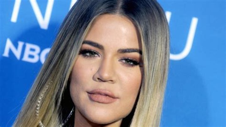 Khloe Kardashian shows off slim figure while posing on her bathtub