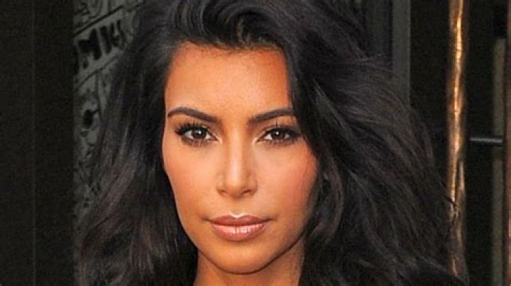 Kim Kardashian: See her makeup-free face for SKNN oil drops underwater