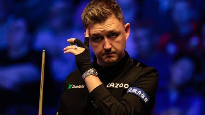 Kyren Wilson explains why he is wearing a glove during snooker matches after leaving fans confused