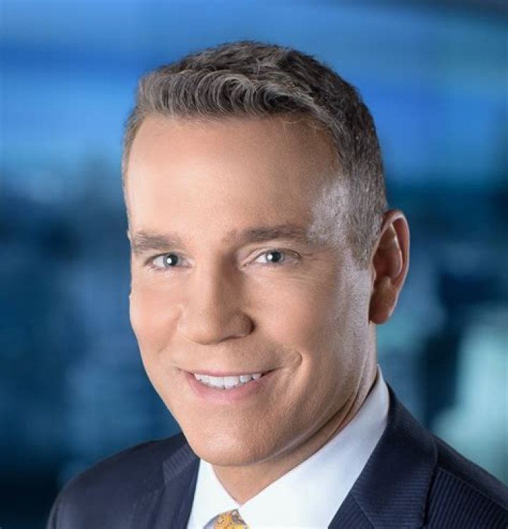 Larry Potash: Bio, Wiki, Age, Career, Net Worth (2023), WGN-TV, Wife and More