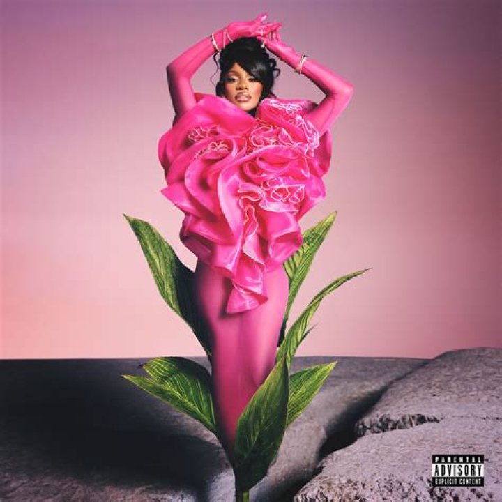 Lil' Kim Drops 'The Naked Truth' Album: Today in Hip-Hop