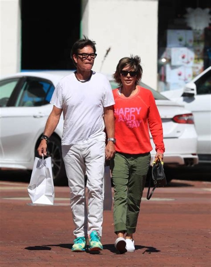 Lisa Rinna spotted in ‘Happy and Gay’ shirt while shopping with Harry Hamlin 