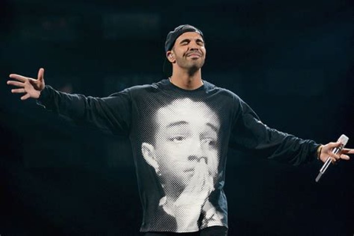Listen to Drake, “Tell Your Friends (Remix)”