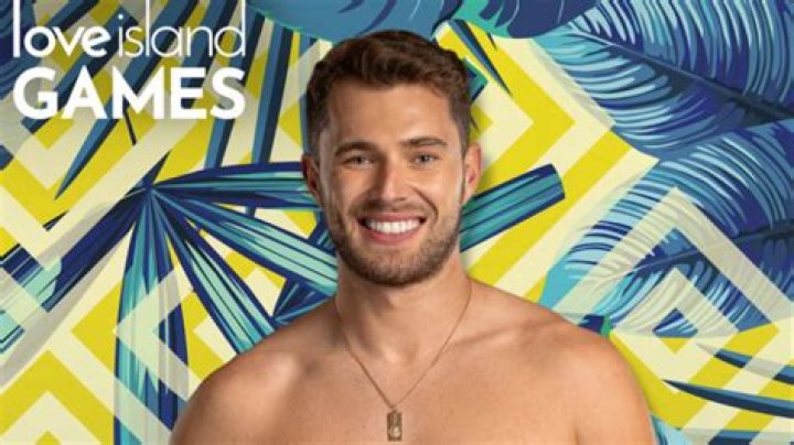 Love Island’s Curtis Pritchard poses completely naked outside his house – but fans want to see more – The Sun