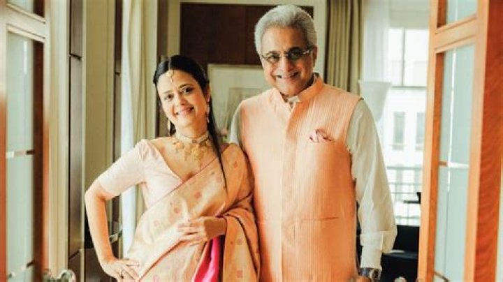 Mahua Moitra Husband, Age, Wiki, Net Worth, Height, Nationality
