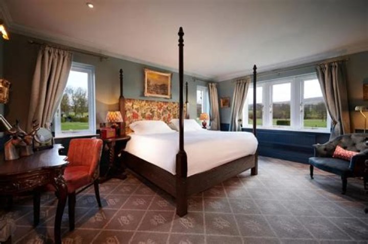 Man and woman found dead in suspected suicide pact by staff at four-star country hotel in Warwickshire