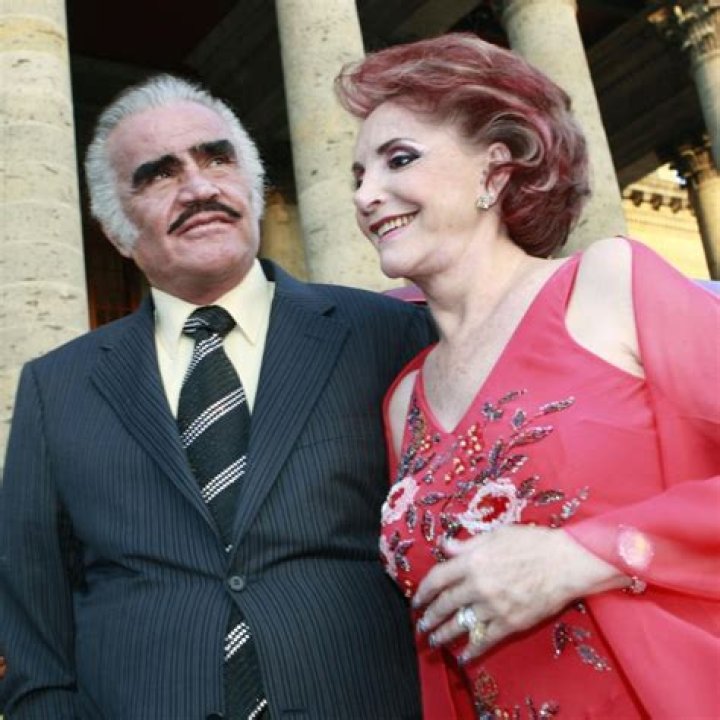 Maria Del Refugio Abarca Villaseor: The Wife of Mexican Legend Vicente Fernández
