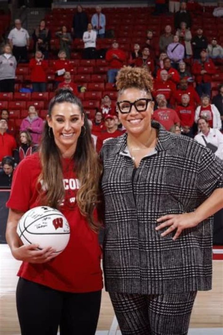 Marisa Moseley Husband: Is The Wisconsin Coach Married Or Dating?